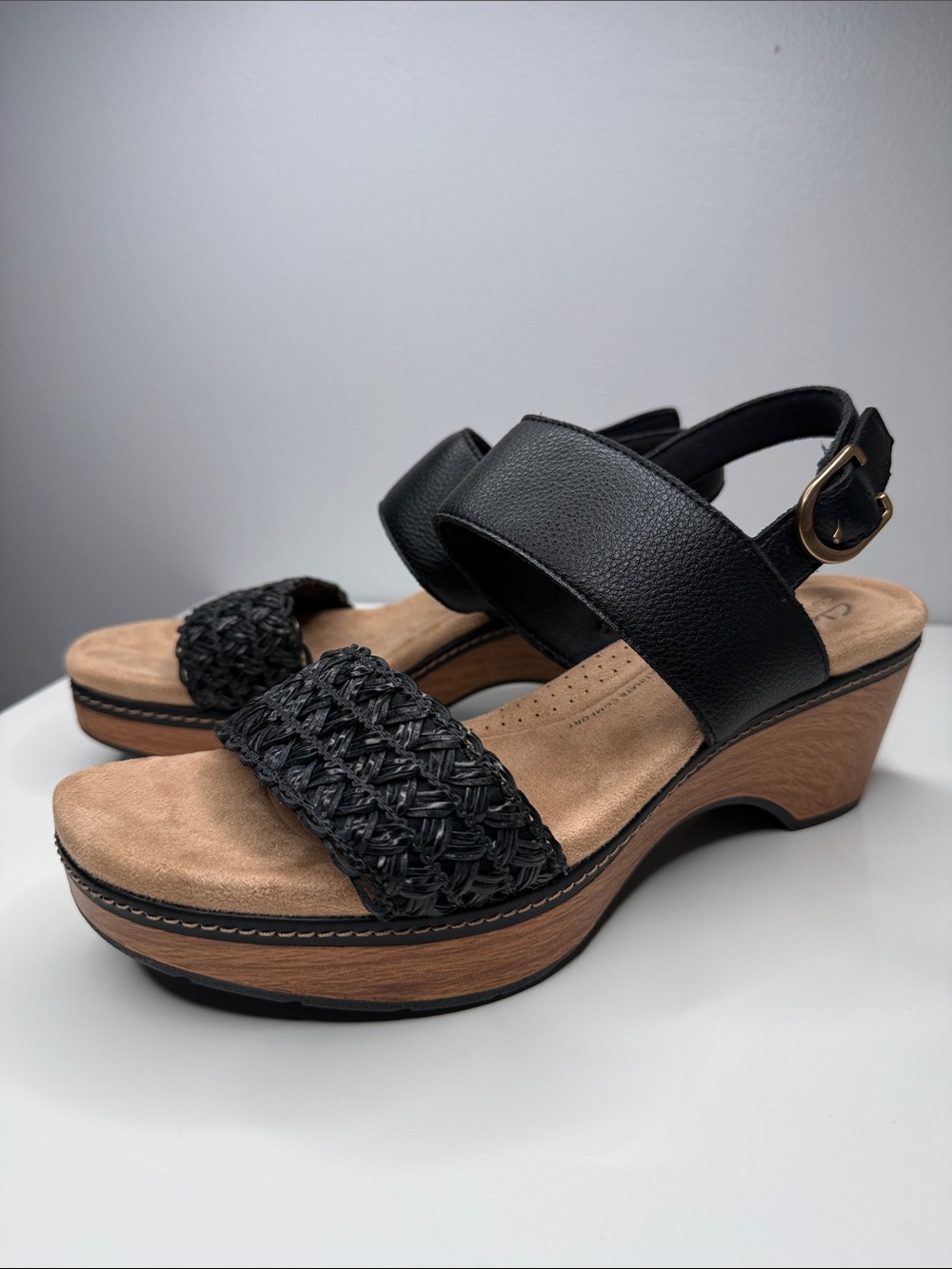NWOT Clarks Seannah Step Women's Block Heel Sandal in Black